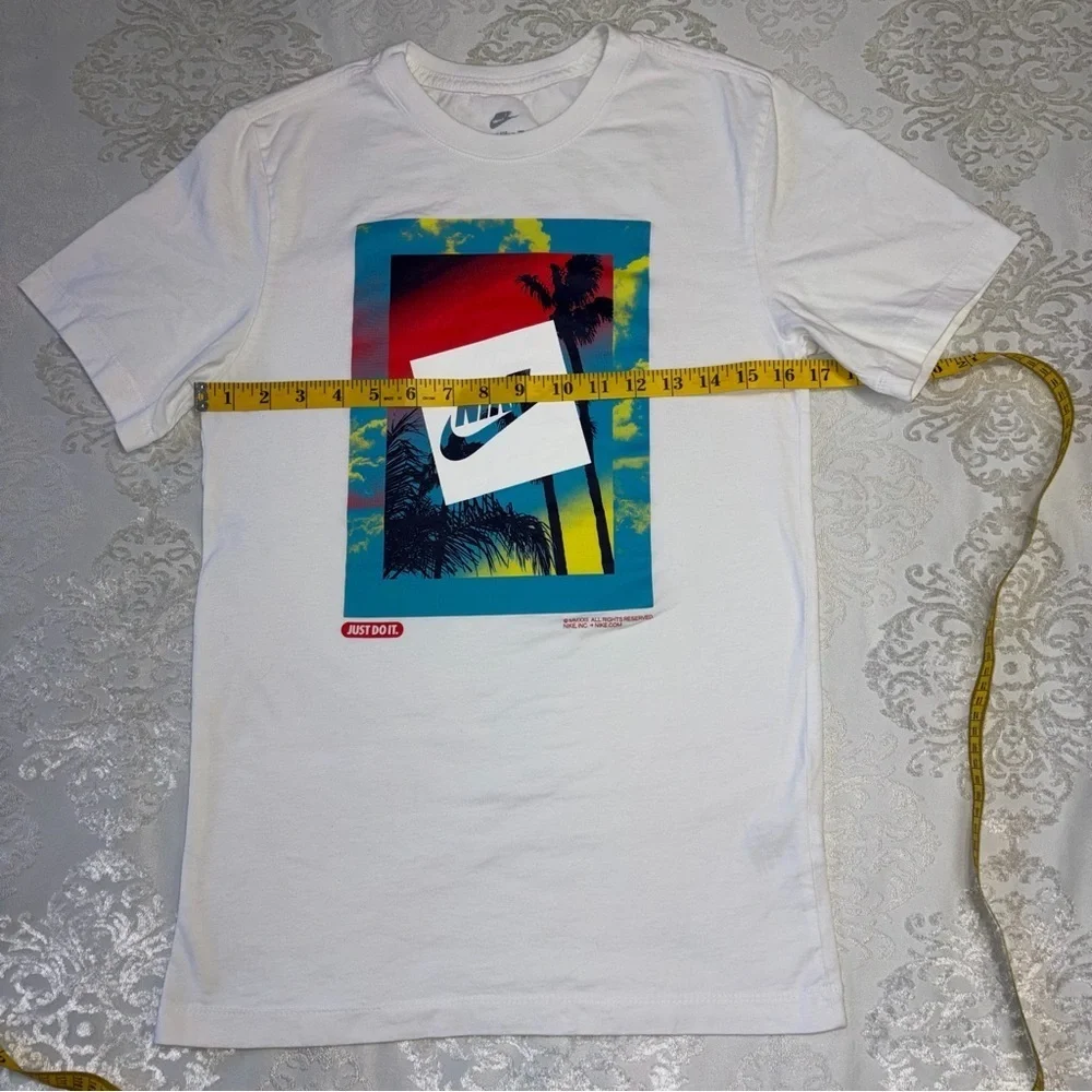 Nike The Nike Tee White Graphic Tee Size XS